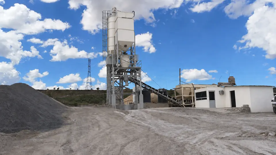 Instalaciones y silo de la planta ACBSA en Querétaro